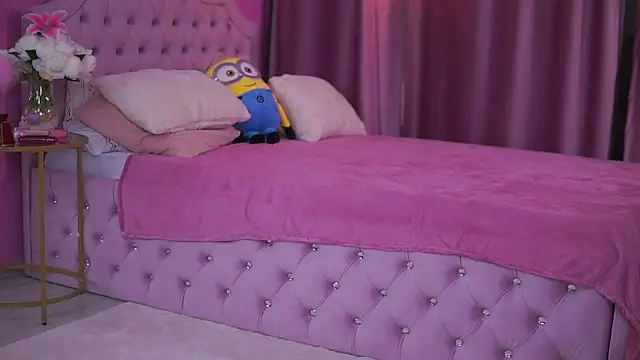 Snapshot of AshleySinn chatting on March 19, 2025, 4:45 pm AshleySinn online show from March 19, 2025, 4:45 pm