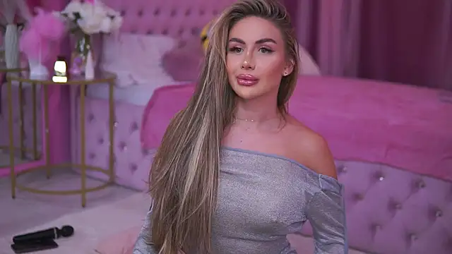 Snapshot of AshleySinn chatting on March 19, 2025, 10:53 pm AshleySinn online show from March 19, 2025, 10:53 pm