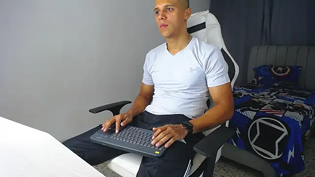 DavidAngell7 online show from February 20, 2025, 4:07 am