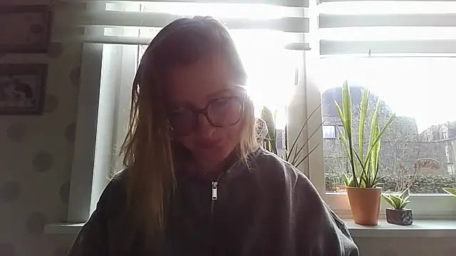 LiquidLeonie online show from March 20, 2026, 7:46 am