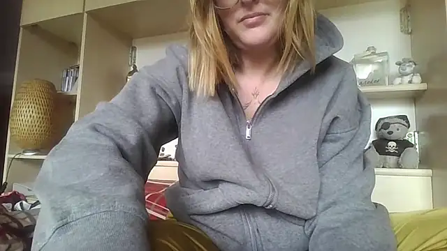 LiquidLeonie online show from March 24, 2026, 12:32 pm