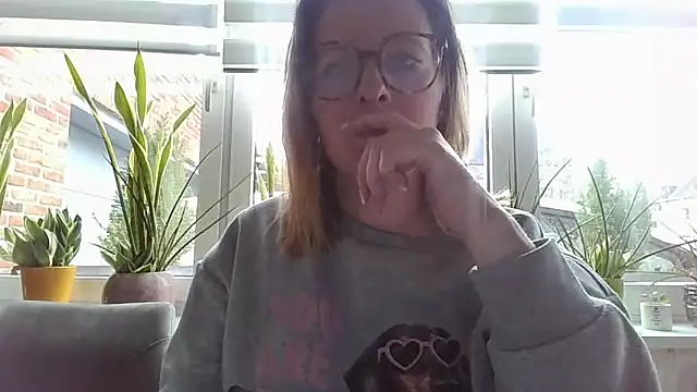 LiquidLeonie online show from April 2, 2026, 7:50 am