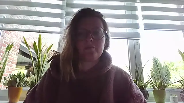 LiquidLeonie online show from April 27, 2026, 3:54 pm