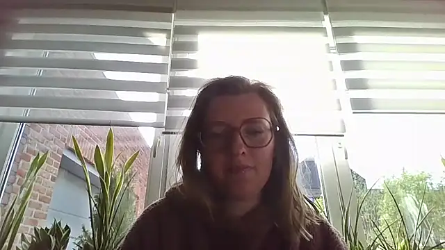 LiquidLeonie online show from April 28, 2026, 6:18 am