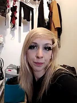 Snapshot of AmethystFoxx chatting on January 13, 2026, 6:13 pm AmethystFoxx online show from January 13, 2026, 6:13 pm