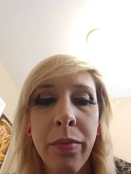 AmethystFoxx online show from June 25, 2026, 8:13 pm