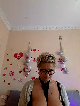 BellaBellaHot online show from October 5, 2025, 9:40 am