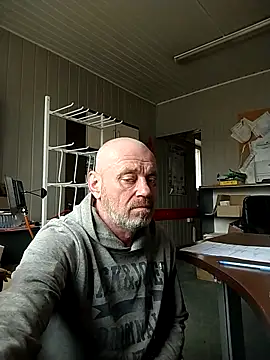 Snapshot of wilkalfa chatting on April 3, 2026, 10:24 am wilkalfa online show from April 3, 2026, 10:24 am