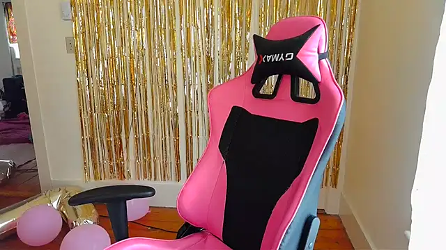 ashleyblaydex online show from April 18, 2026, 7:07 pm