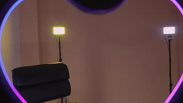 NaomiSainz online show from March 11, 2025, 6:52 pm