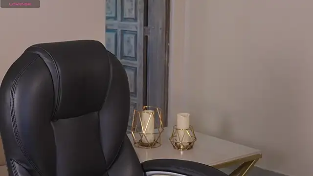 NaomiSainz online show from December 21, 2025, 12:45 pm