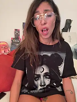 amanilouve online show from October 19, 2025, 8:53 pm