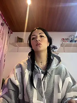 MadisonCambel online show from December 10, 2024, 1:22 pm