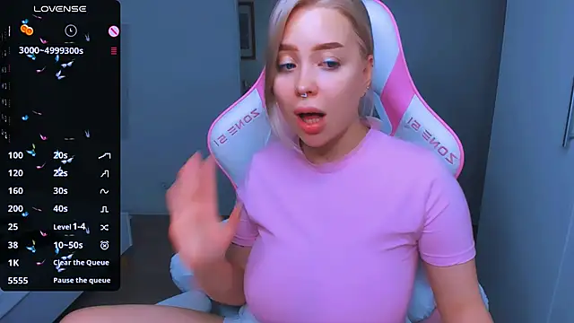 MonaLauu online show from December 28, 2024, 10:44 pm