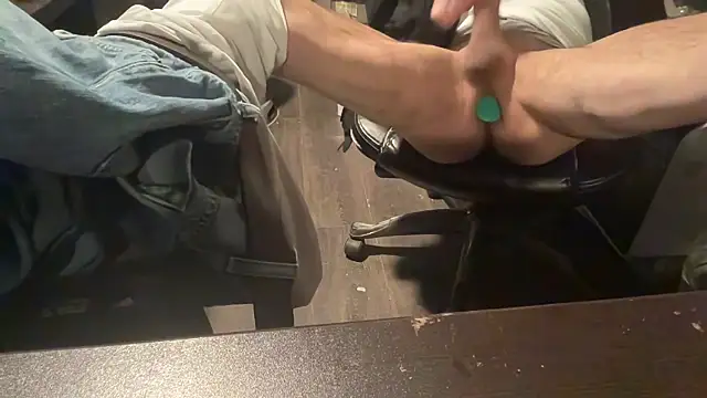 Snapshot of eddieeatsass chatting on January 14, 2026, 8:47 pm eddieeatsass online show from January 14, 2026, 8:47 pm