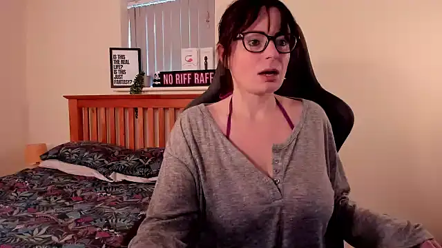 LucieWinters UK online show from January 30, 2025, 9:04 am