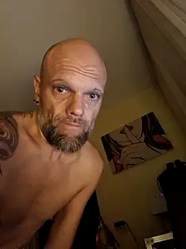 Snapshot of Ladyshaker82 chatting on November 5, 2025, 1:49 am Ladyshaker82 online show from November 5, 2025, 1:49 am