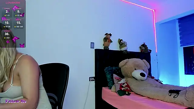 SussiVega online show from December 18, 2024, 2:42 am