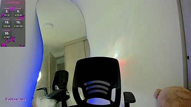 SussiVega online show from March 14, 2025, 9:43 pm