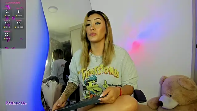 SussiVega online show from March 17, 2025, 11:32 pm