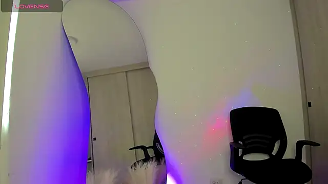 SussiVega online show from October 28, 2025, 8:00 pm