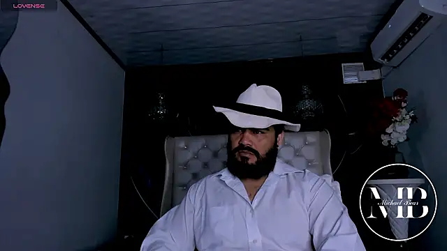 Snapshot of MichaelBear_ chatting on February 7, 2026, 12:09 pm MichaelBear online show from February 7, 2026, 12:09 pm