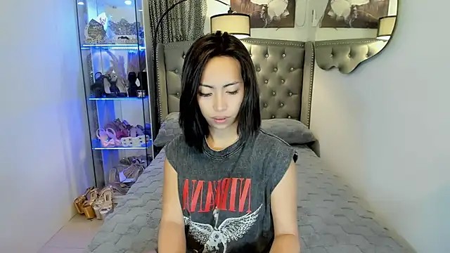 reighnempress online show from October 9, 2025, 2:20 am