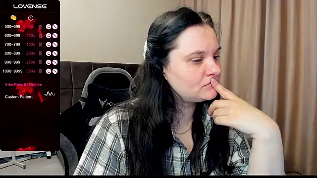 AlanaBrox online show from November 6, 2025, 7:37 pm