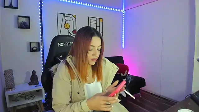 Snapshot of kay_marie chatting on December 15, 2024, 10:04 pm kay marie online show from December 15, 2024, 10:04 pm