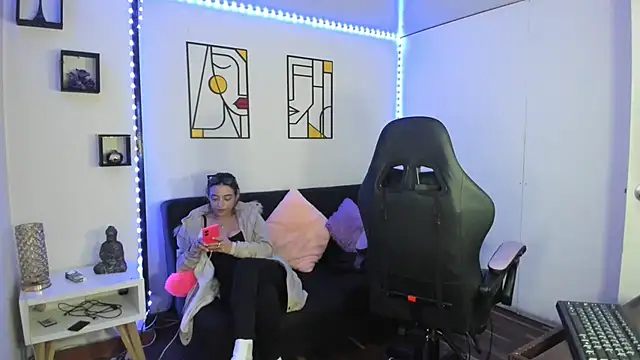 Snapshot of kay_marie chatting on December 19, 2024, 2:23 am kay marie online show from December 19, 2024, 2:23 am