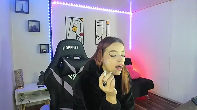 Snapshot of kay_marie chatting on January 24, 2025, 7:07 pm kay marie online show from January 24, 2025, 7:07 pm