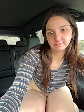 DoriDeluxe66 online show from February 25, 2025, 1:17 pm