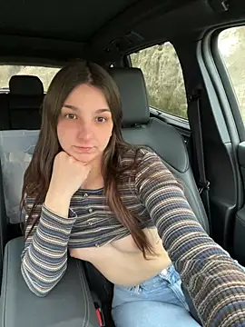 DoriDeluxe66 online show from February 25, 2025, 5:04 pm