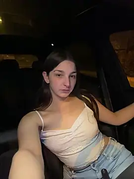 DoriDeluxe66 online show from March 6, 2025, 9:42 pm