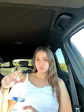 DoriDeluxe66 online show from September 25, 2025, 7:34 am