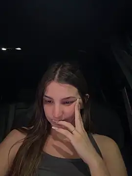 DoriDeluxe66 online show from October 5, 2025, 8:07 pm