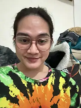 Snapshot of MarieLoveGlamorous chatting on May 7, 2026, 6:24 pm MarieLoveGlamorous online show from May 7, 2026, 6:24 pm