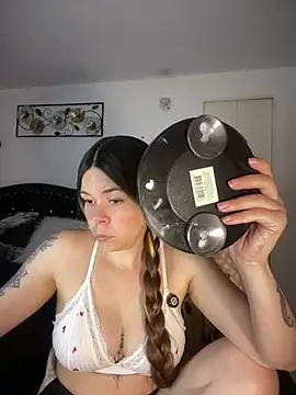 carolina16love online show from April 17, 2026, 8:45 pm