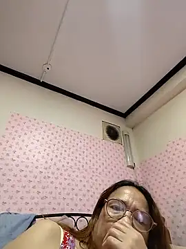 Snapshot of HotsexyNaughtysweetbaby chatting on November 11, 2025, 7:30 am HotsexyNaughtysweetbaby online show from November 11, 2025, 7:30 am