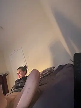 Snapshot of CuzzyB69 chatting on February 21, 2025, 11:33 am CuzzyB69 online show from February 21, 2025, 11:33 am