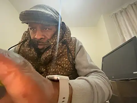 Snapshot of CuzzyB69 chatting on March 10, 2025, 5:18 pm CuzzyB69 online show from March 10, 2025, 5:18 pm