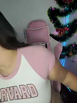 Snapshot of ValerieDiiamond chatting on December 18, 2024, 4:20 am ValerieDiiamond online show from December 18, 2024, 4:20 am