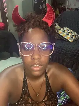 Snapshot of Tategadess chatting on April 24, 2026, 7:49 pm Tategadess online show from April 24, 2026, 7:49 pm