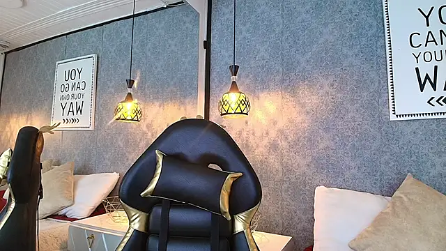 Snapshot of Emiily_W chatting on January 20, 2025, 11:56 am Emiily W online show from January 20, 2025, 11:56 am