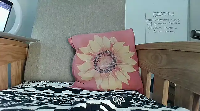 EmpressSunshine online show from March 13, 2025, 2:49 am