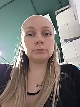 Snapshot of Bondgirl_013 chatting on May 30, 2026, 6:16 pm Bondgirl 013 online show from May 30, 2026, 6:16 pm