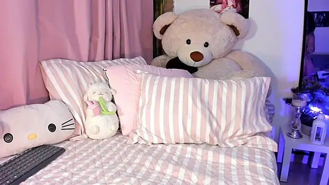 mia angel  online show from April 11, 2026, 12:15 am