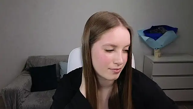 EvaMaddison online show from February 24, 2025, 4:04 pm