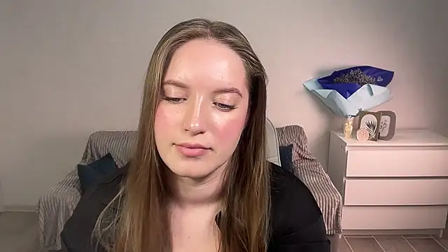 EvaMaddison online show from September 10, 2025, 8:20 pm