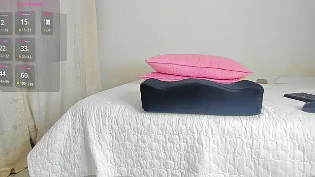 Snapshot of caroline_tovar chatting on December 7, 2024, 12:30 am caroline tovar online show from December 7, 2024, 12:30 am